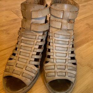 Qupid retro/vintage natural leather ankle boots with chunky heel.  Size 5.5